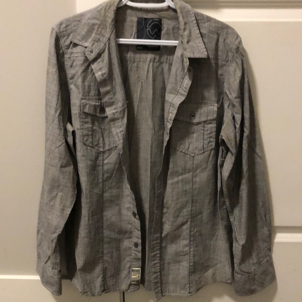 Men’s Warehouse One Grey button down shirt
Size medium